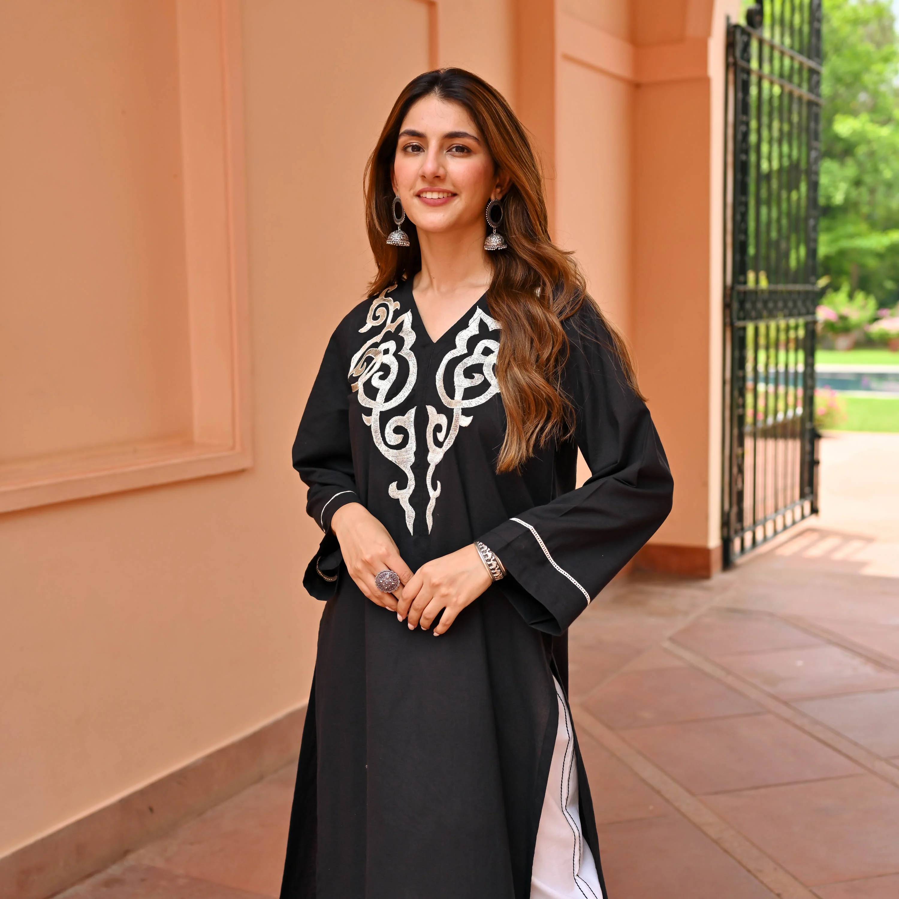 Chic Embroidery Kurta Set - Woolfily