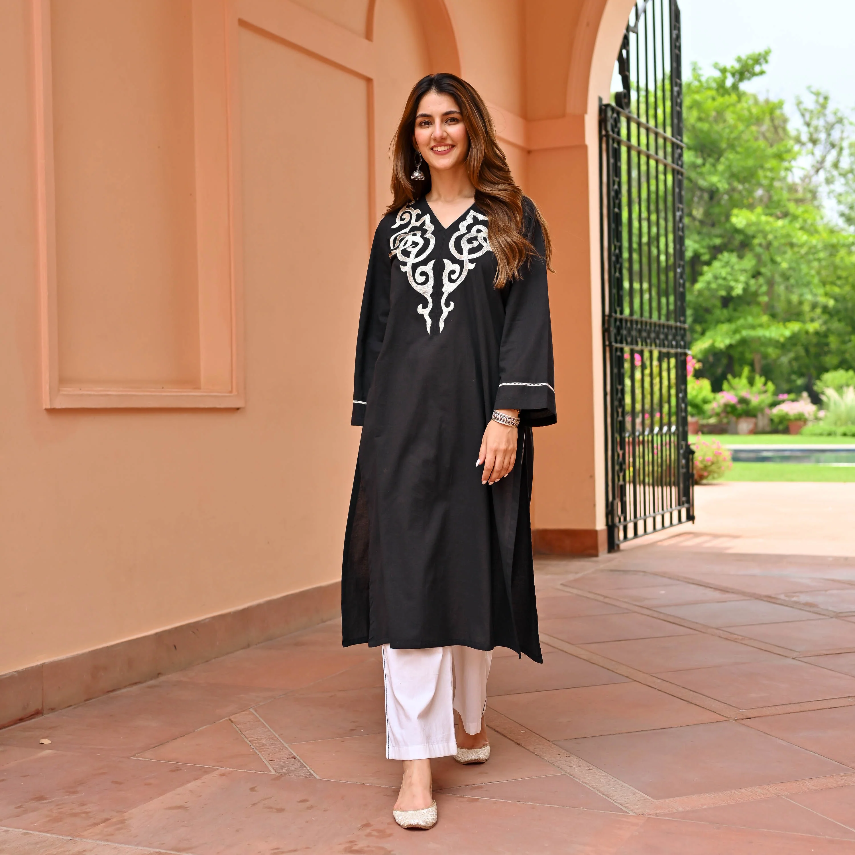 Chic Embroidery Kurta Set - Woolfily