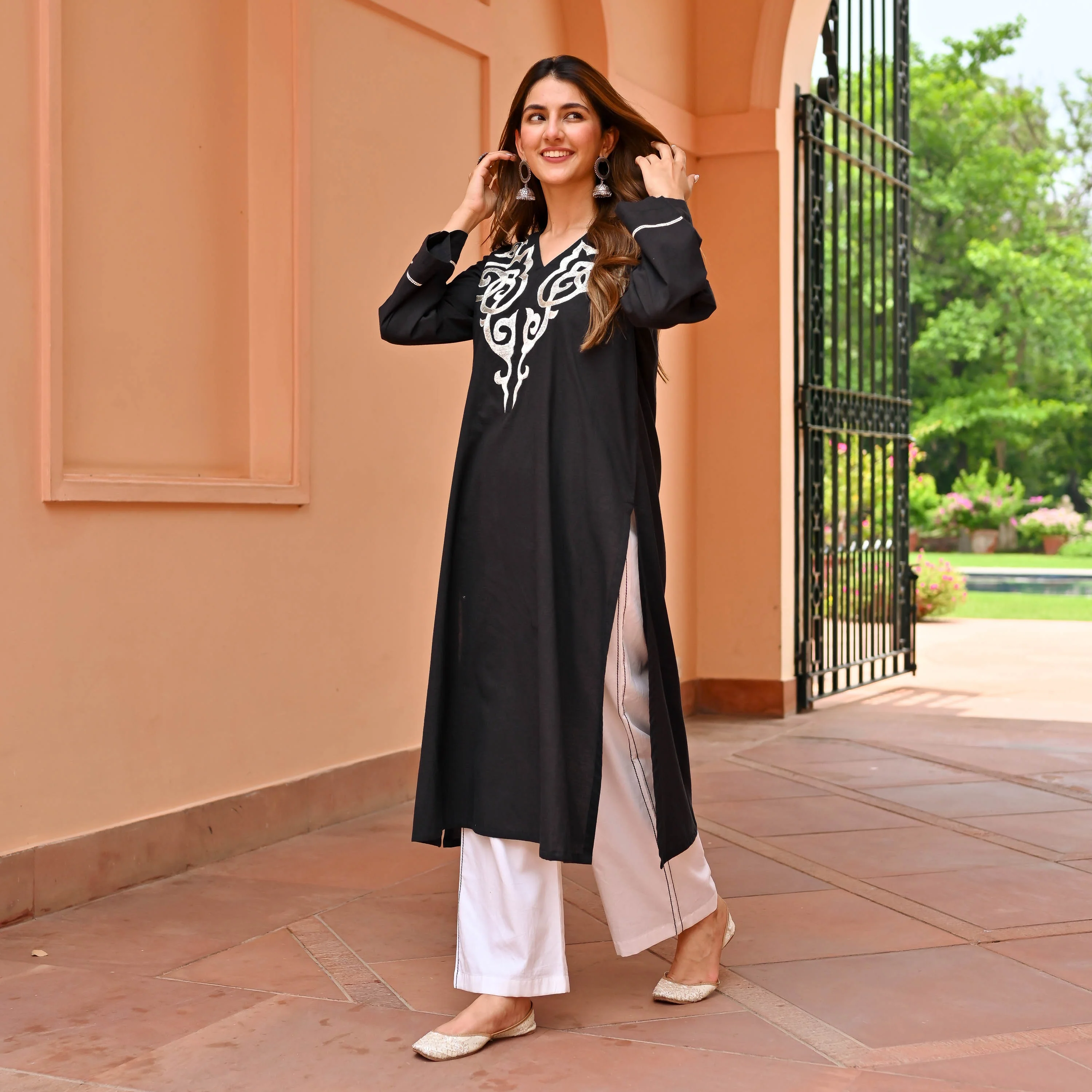 Chic Embroidery Kurta Set - Woolfily