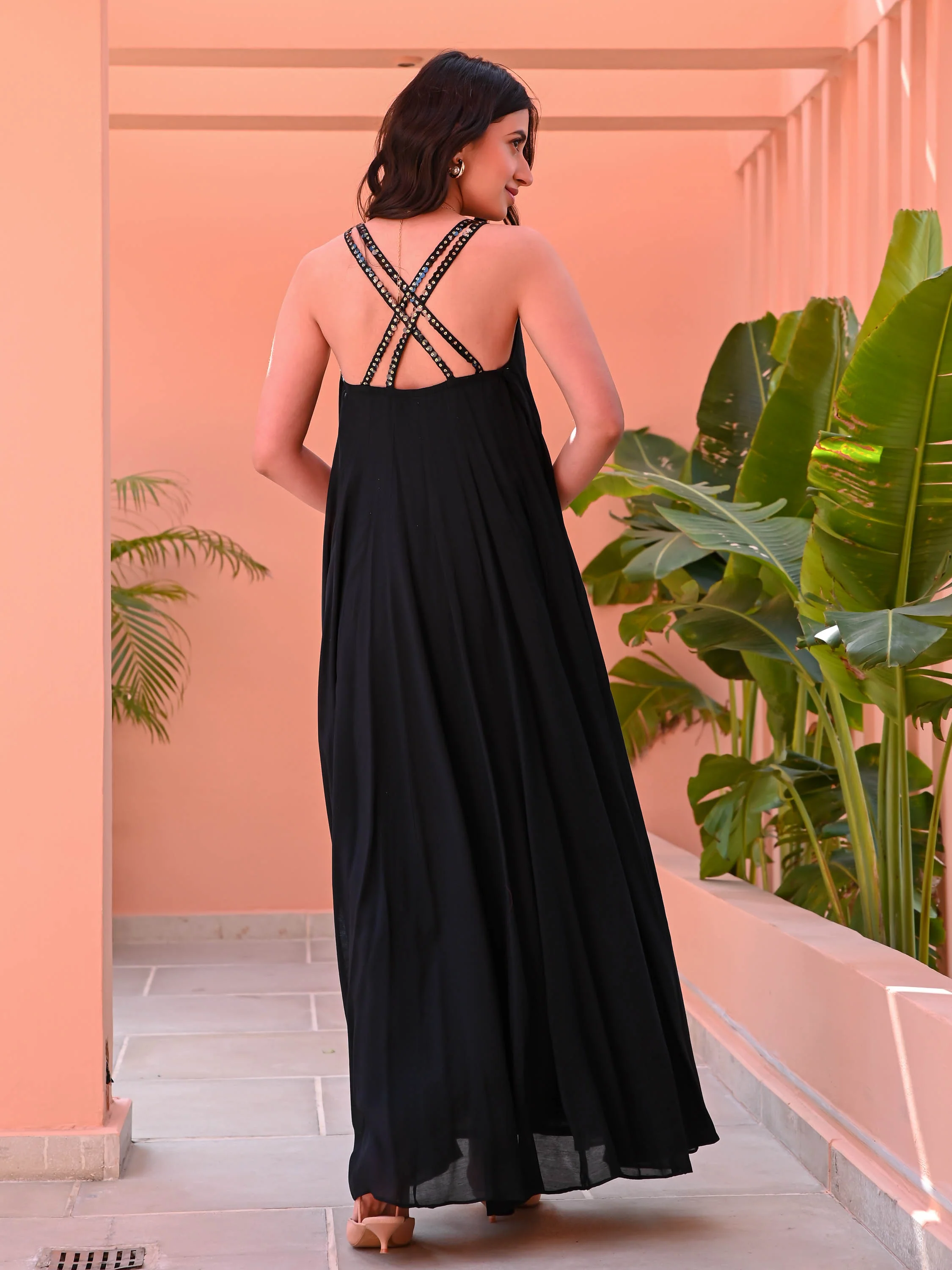 Black sleeveless Flared Dress - Woolfily