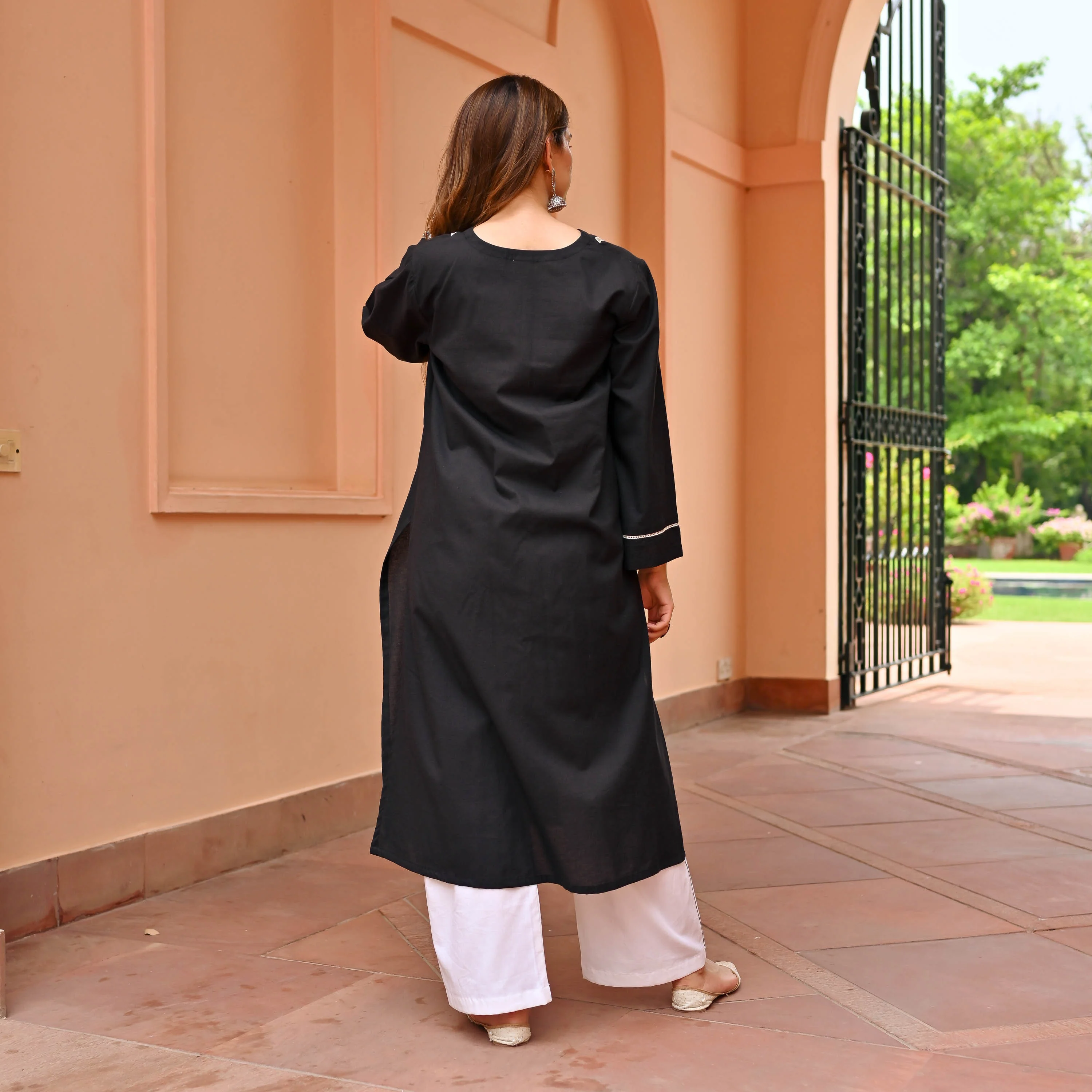 Chic Embroidery Kurta Set - Woolfily