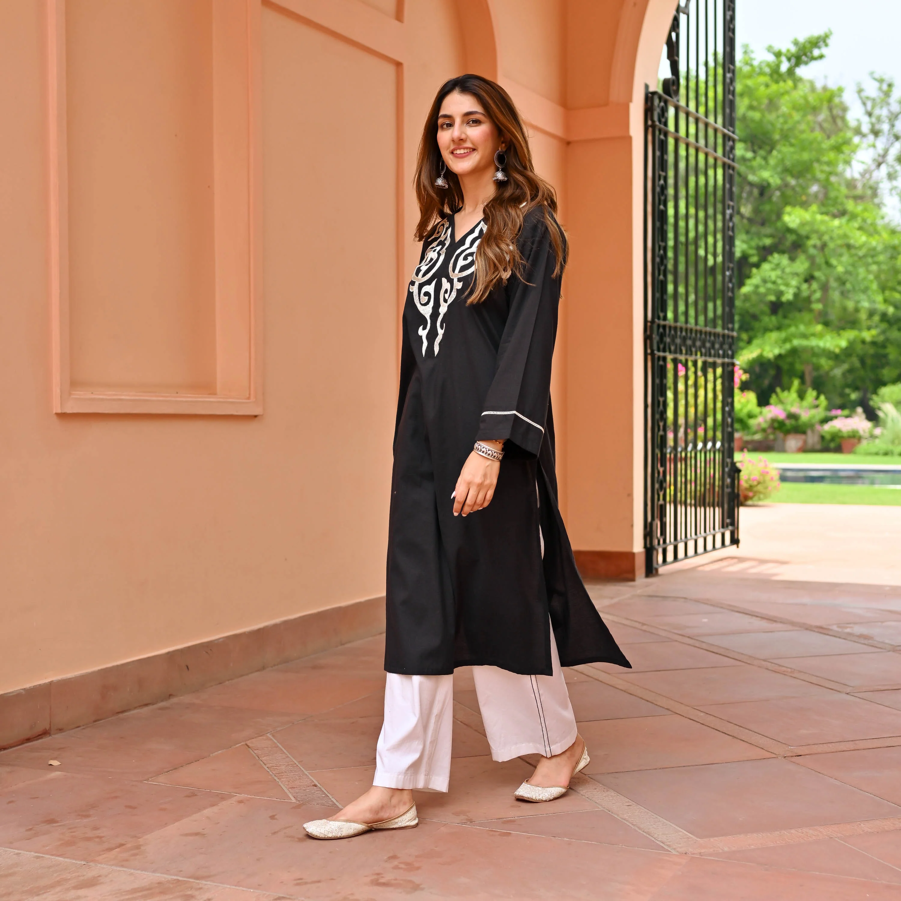 Chic Embroidery Kurta Set - Woolfily