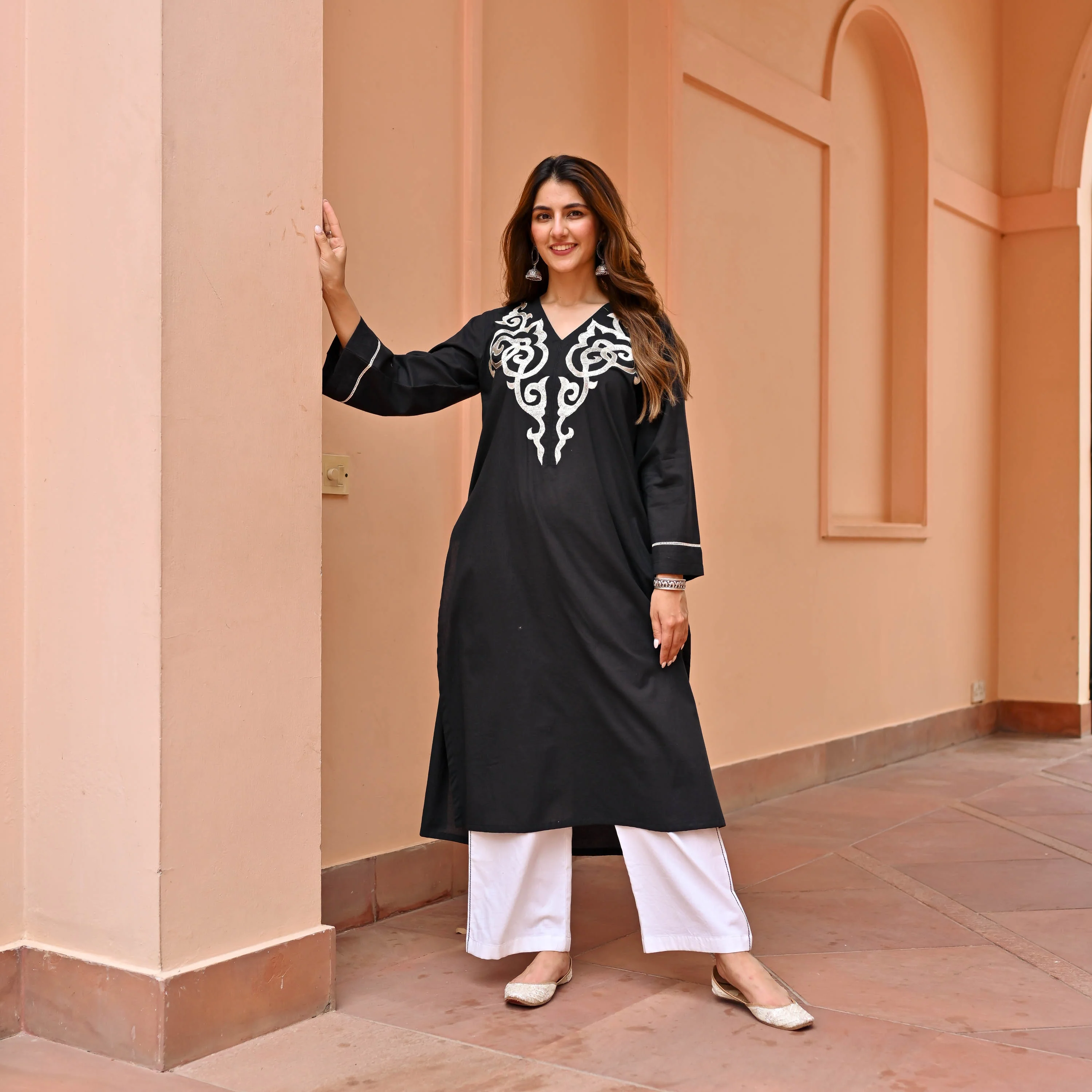Chic Embroidery Kurta Set - Woolfily