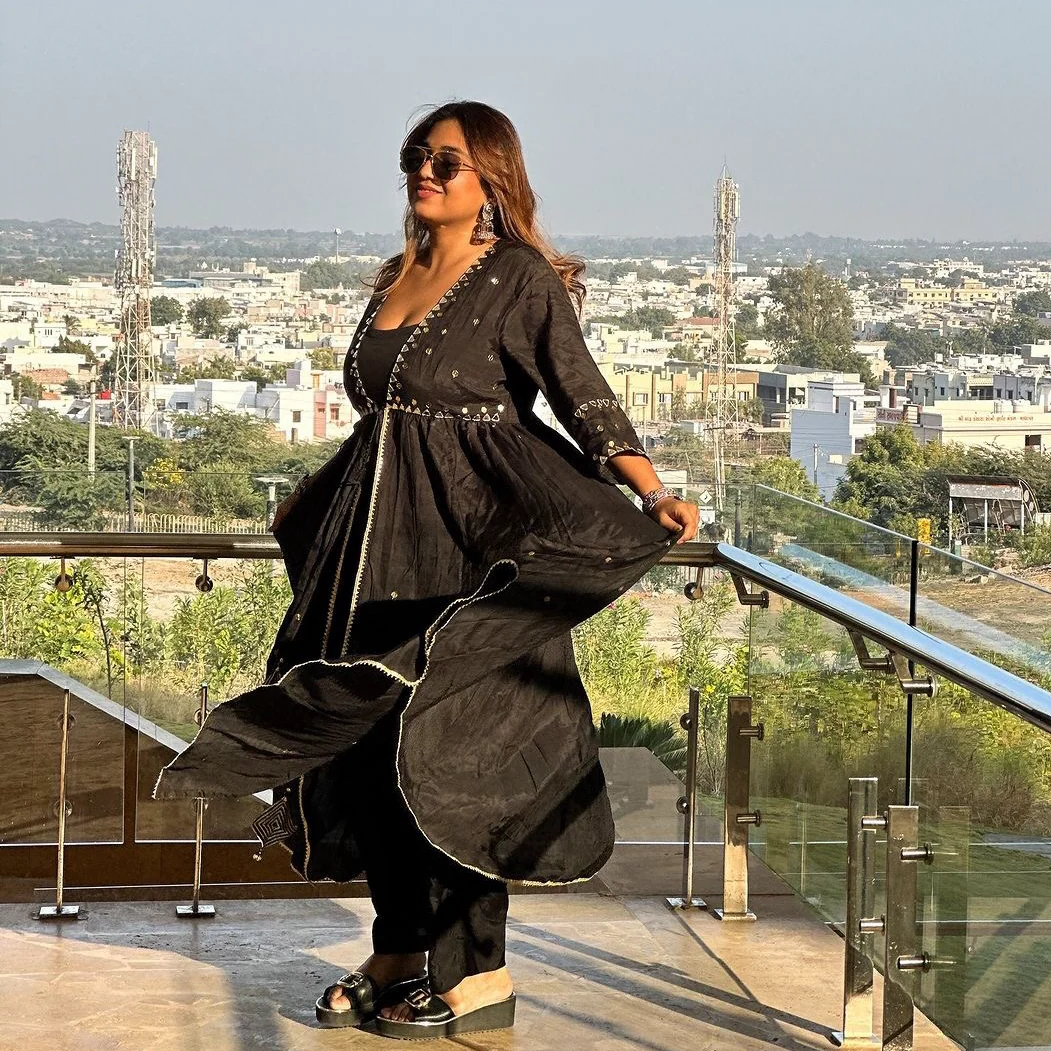 Bunaai Mirror Work Kurta Set - Woolfily